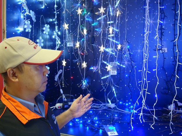 如何選購與使用聖誕燈串，經濟部標準檢驗局臺南分局提供消費者實用小技巧！
