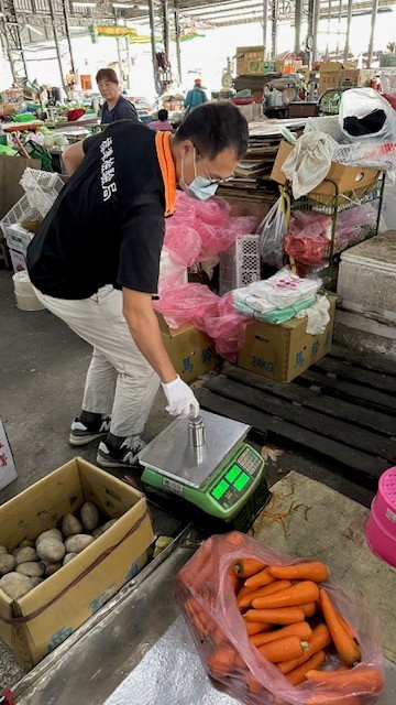 115年5月6日彰化縣田中果菜市場蔬菜攤衡器(電子秤)檢查 115年5月6日彰化縣田中果菜市場蔬菜攤衡器(電子秤)檢查